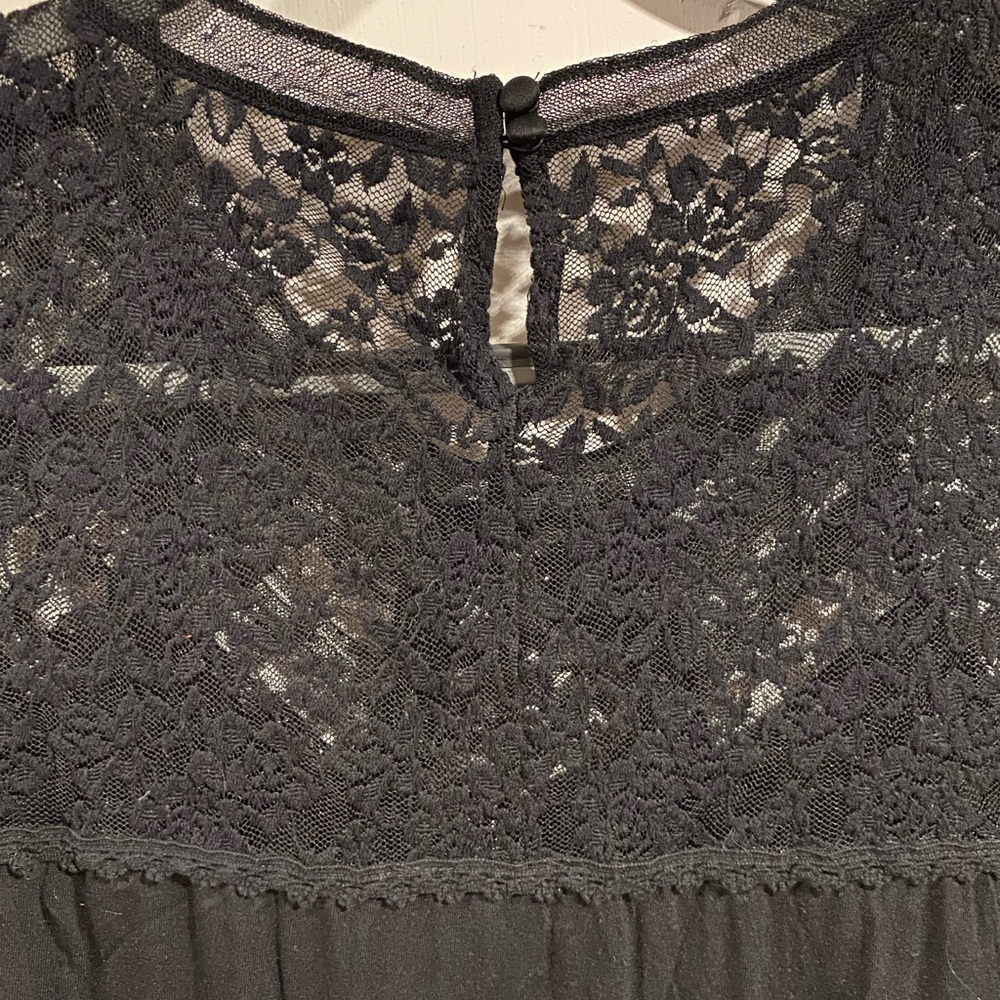 Last chance π¨ Express Mesh Sleeve Black Lace Top, Size XL - Picture 5 of 5